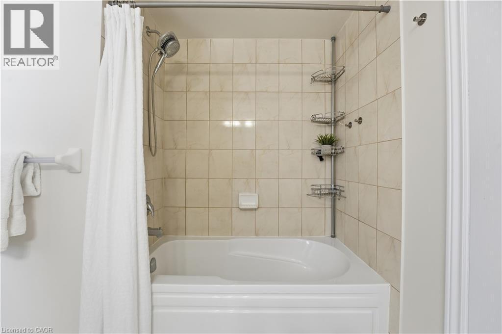 16 Cliffside Court, Cambridge, ON - Indoor Photo Showing Bathroom