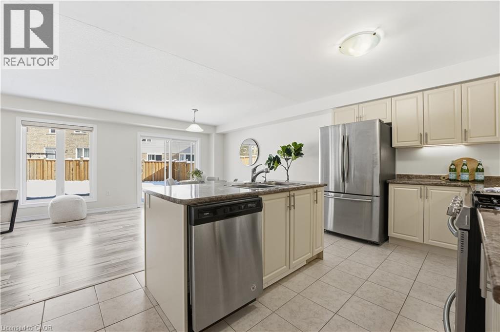 16 Cliffside Court, Cambridge, ON - Indoor Photo Showing Kitchen With Stainless Steel Kitchen