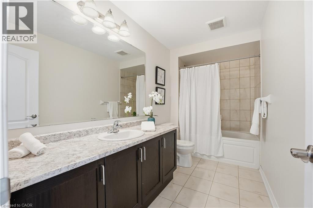 16 Cliffside Court, Cambridge, ON - Indoor Photo Showing Bathroom