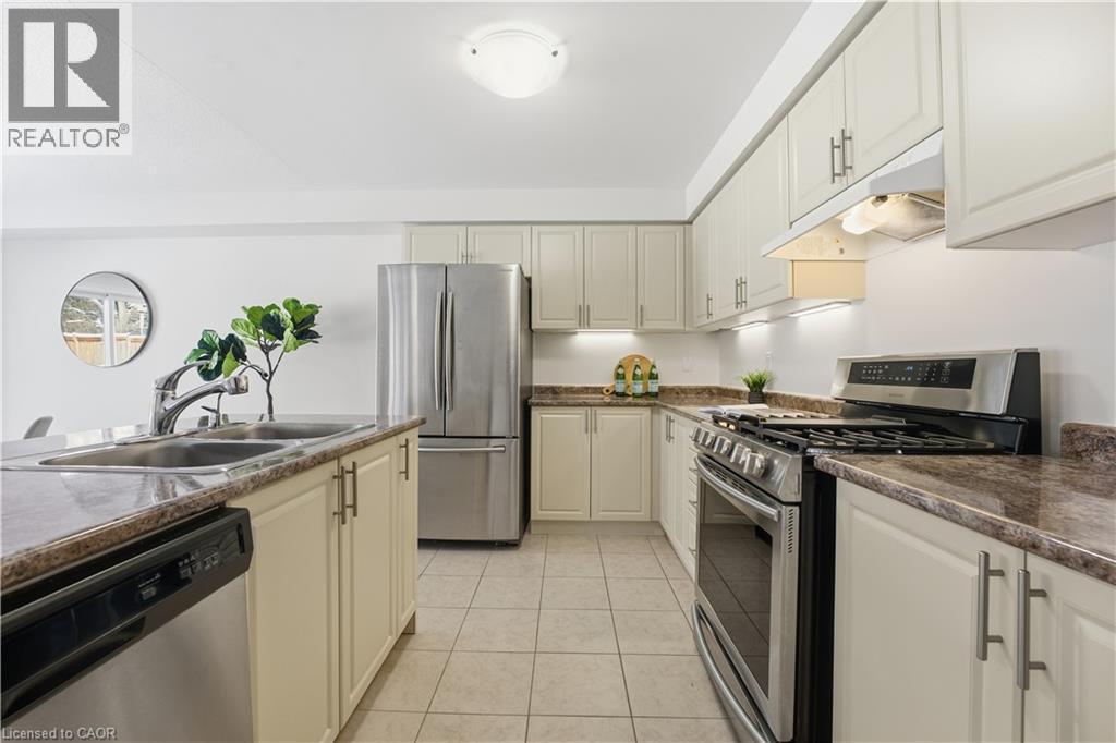 16 Cliffside Court, Cambridge, ON - Indoor Photo Showing Kitchen With Stainless Steel Kitchen With Double Sink With Upgraded Kitchen