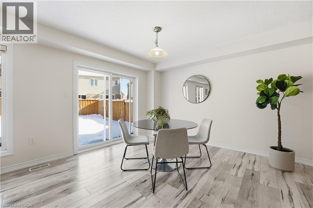 16 Cliffside Court, Cambridge, ON - Indoor Photo Showing Dining Room
