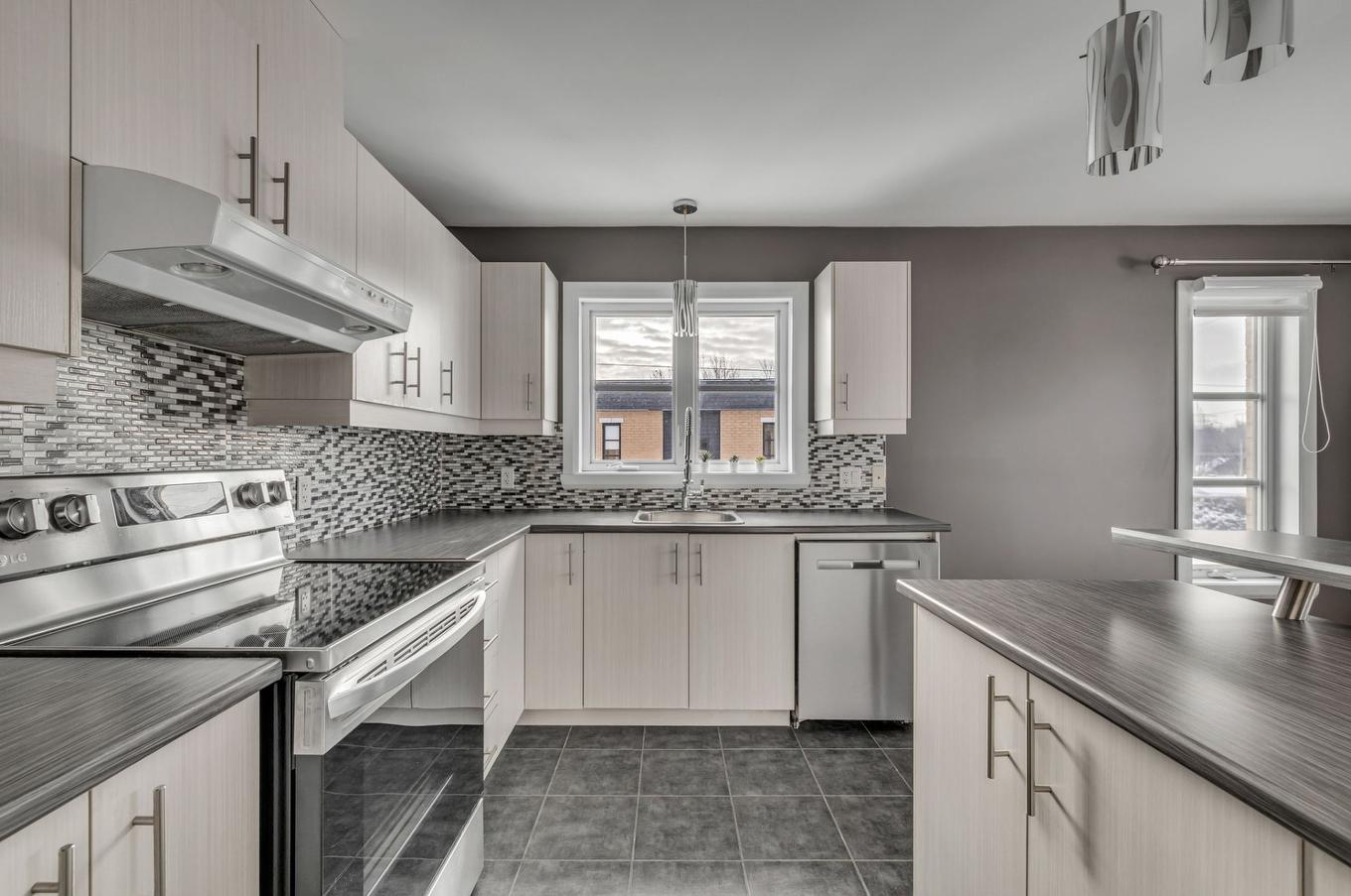 Kitchen - 7-1009 Rue Des Champs, Lévis (Les Chutes-De-La-Chaudière-Est), QC - Indoor Photo Showing Kitchen With Upgraded Kitchen