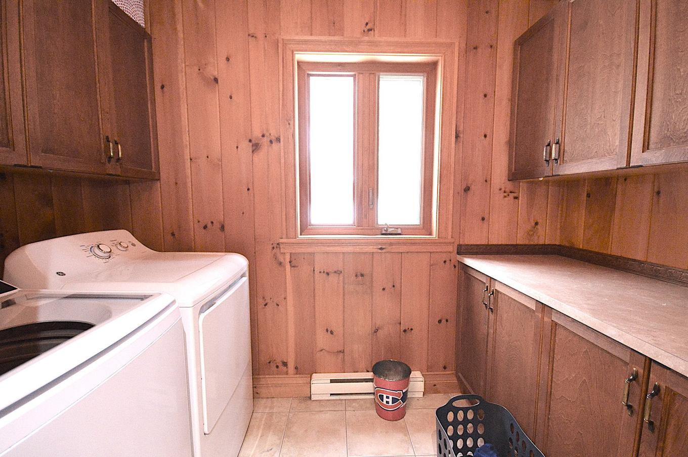 Salle de lavage - 169 Ch. Roy, Amherst, QC - Indoor Photo Showing Laundry Room
