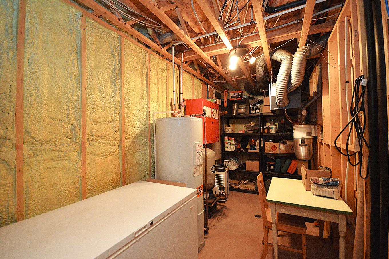 Atelier - 169 Ch. Roy, Amherst, QC - Indoor Photo Showing Other Room