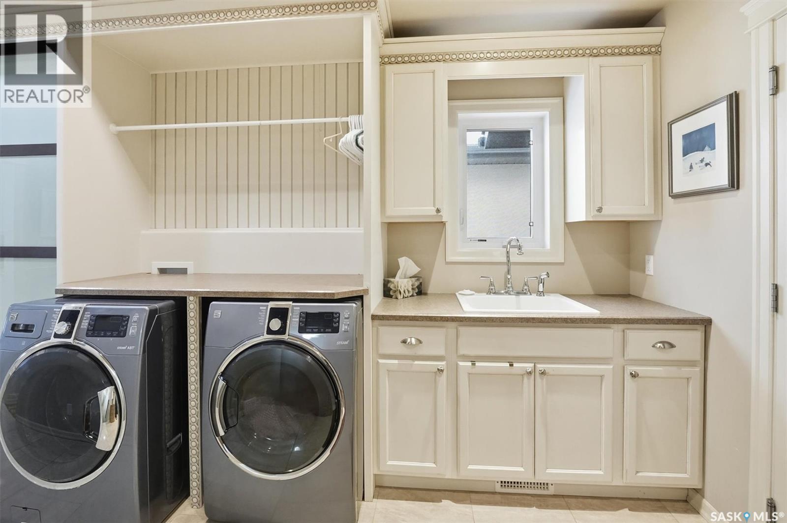 327 Hastings Lane, Saskatoon, SK - Indoor Photo Showing Laundry Room