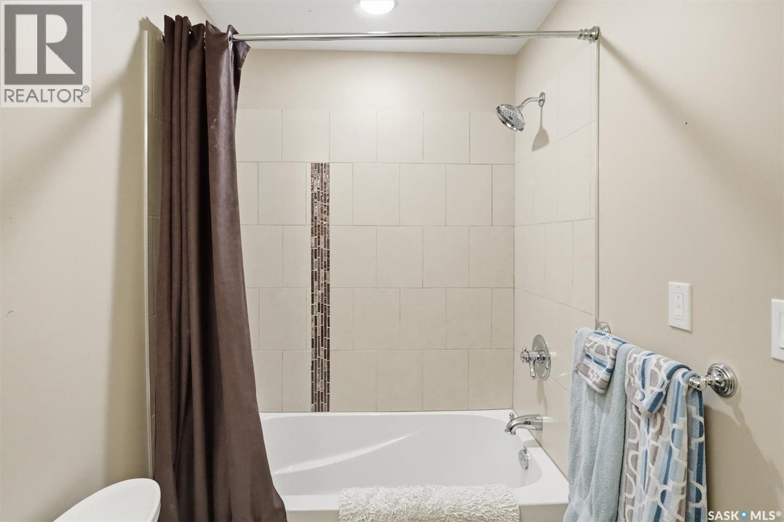 327 Hastings Lane, Saskatoon, SK - Indoor Photo Showing Bathroom