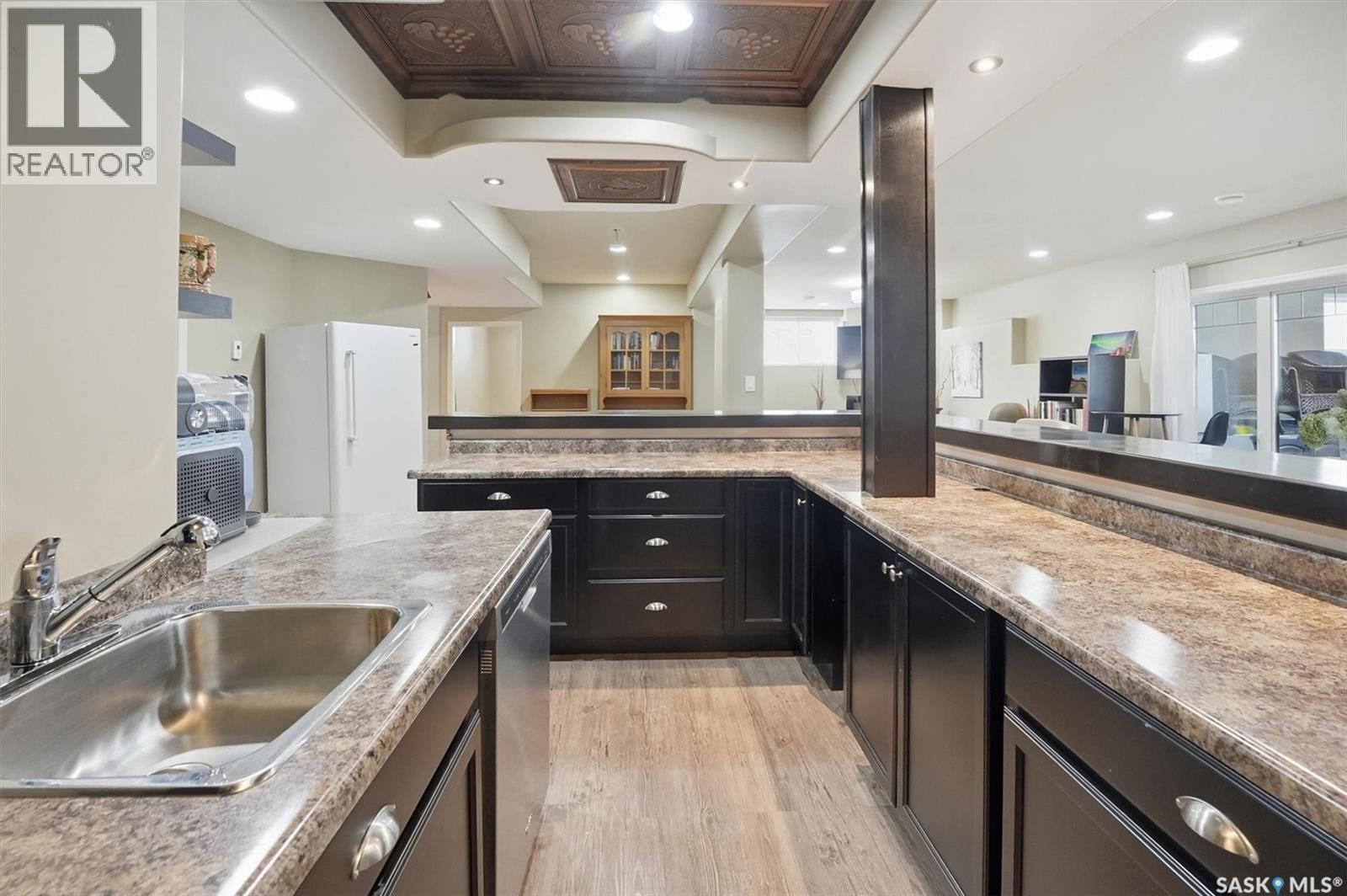 327 Hastings Lane, Saskatoon, SK - Indoor Photo Showing Kitchen