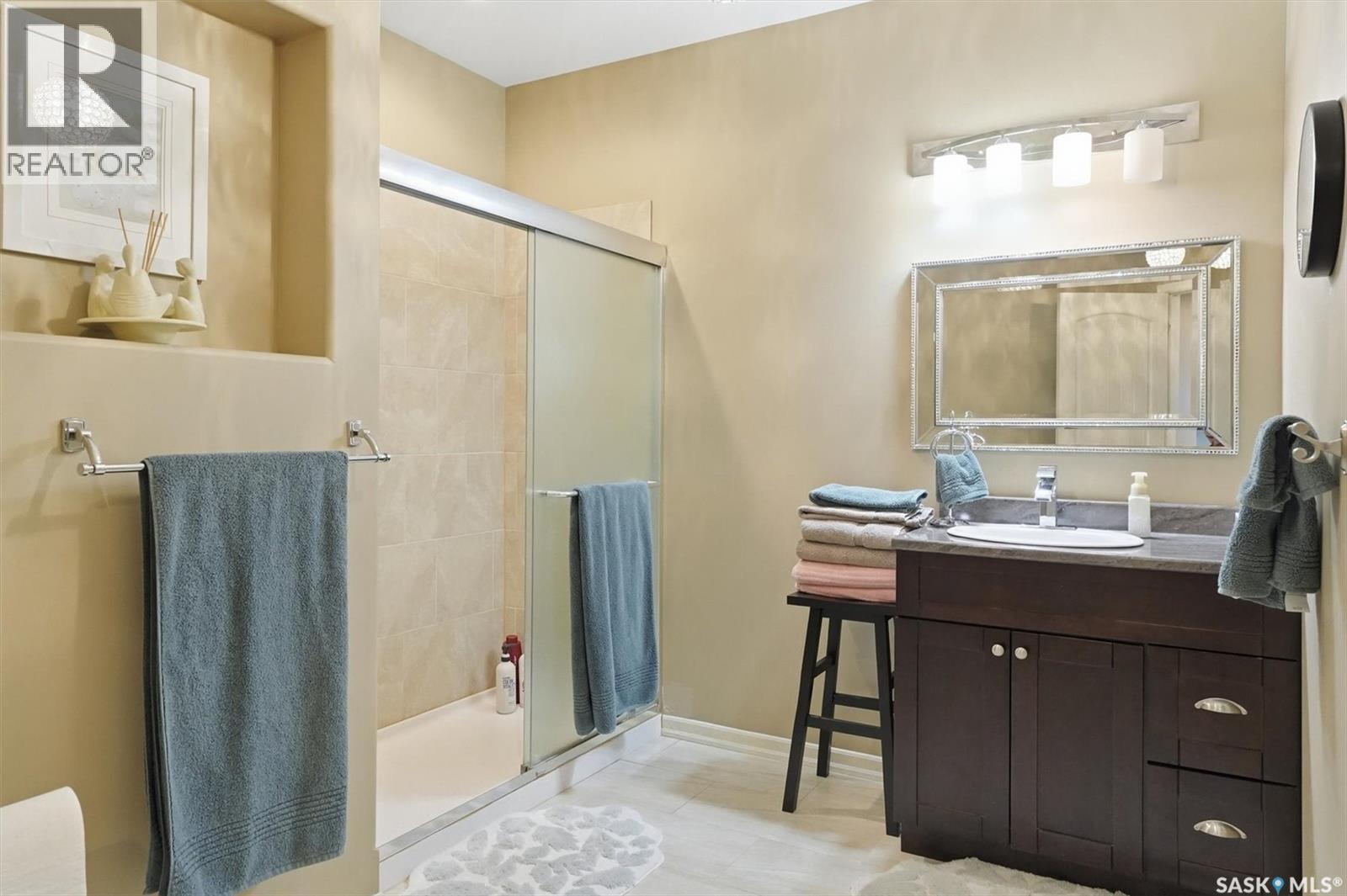 327 Hastings Lane, Saskatoon, SK - Indoor Photo Showing Bathroom