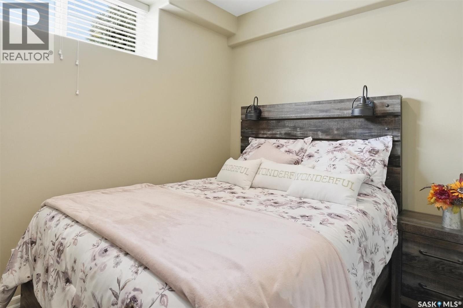 327 Hastings Lane, Saskatoon, SK - Indoor Photo Showing Bedroom