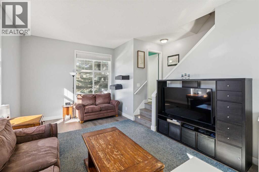 77 Mckenzie Towne Gate Se, Calgary, AB - Indoor Photo Showing Living Room