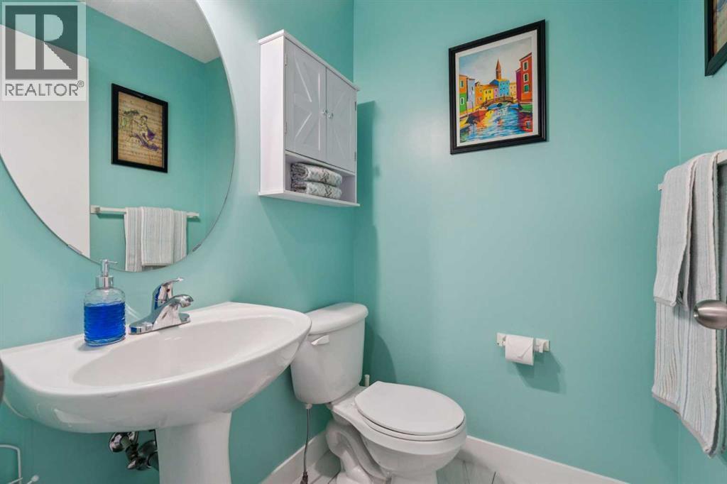 77 Mckenzie Towne Gate Se, Calgary, AB - Indoor Photo Showing Bathroom