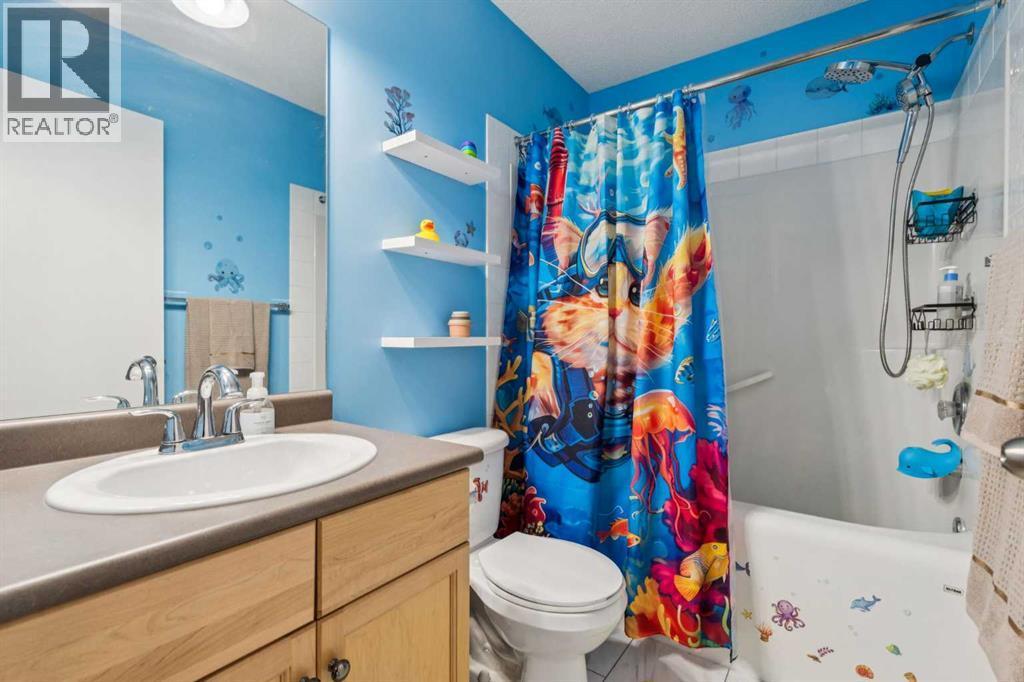 77 Mckenzie Towne Gate Se, Calgary, AB - Indoor Photo Showing Bathroom