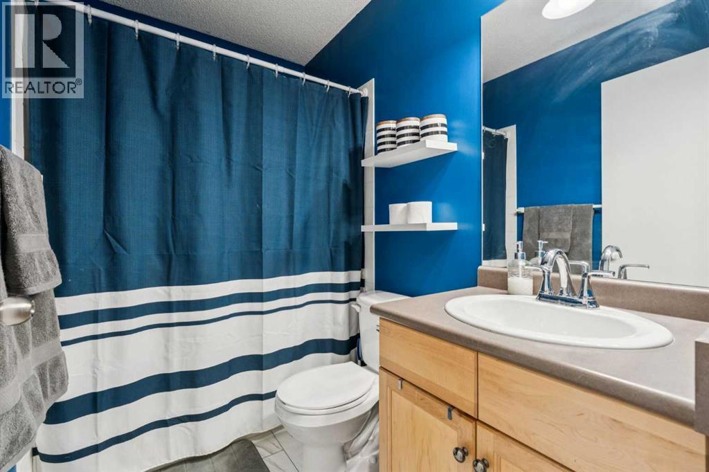77 Mckenzie Towne Gate Se, Calgary, AB - Indoor Photo Showing Bathroom
