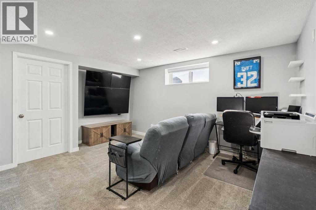 77 Mckenzie Towne Gate Se, Calgary, AB - Indoor