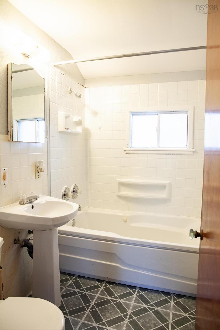 214 Main Street, Dartmouth, NS