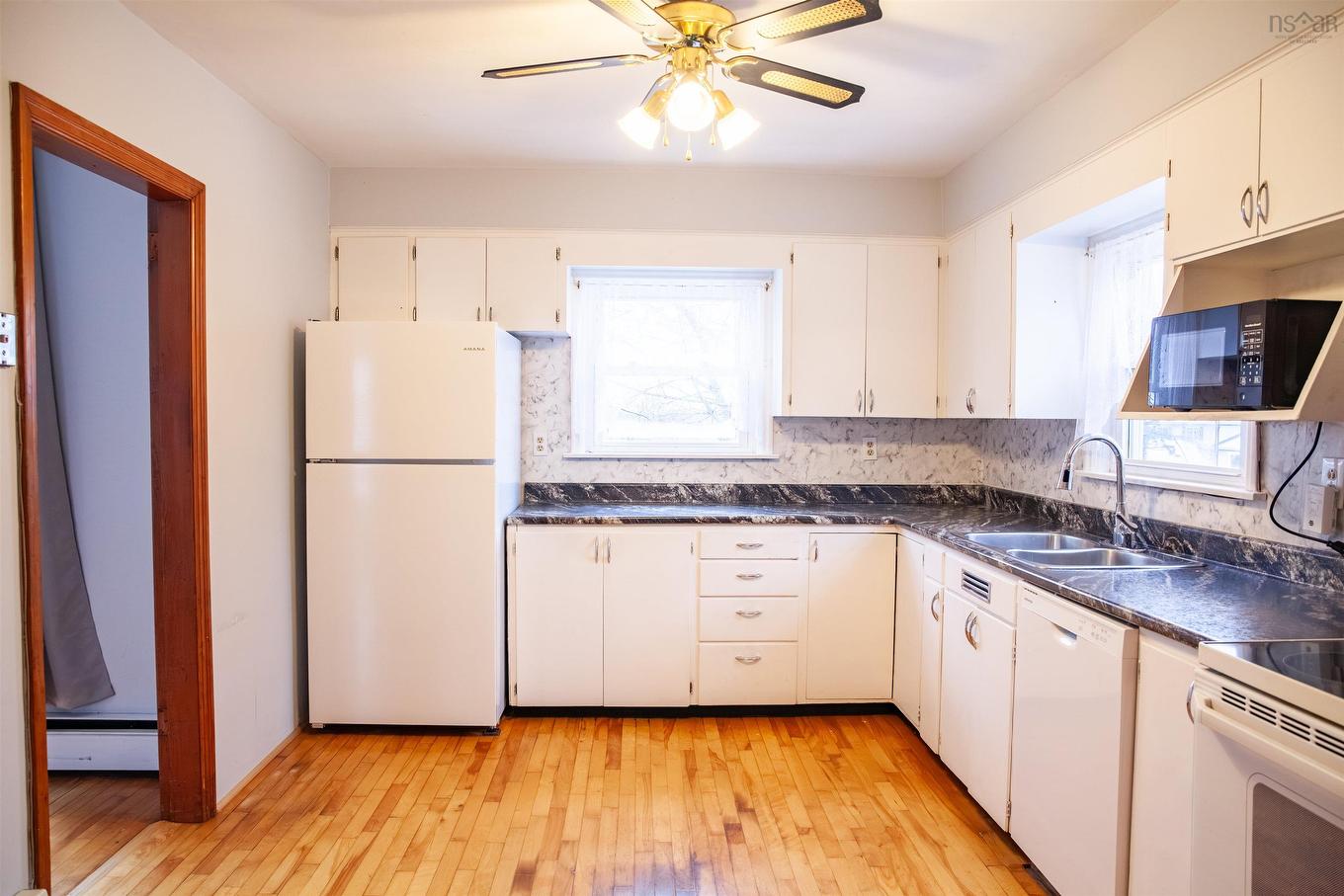 214 Main Street, Dartmouth, NS