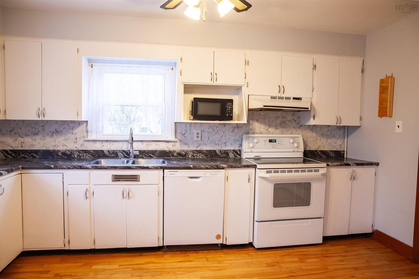 214 Main Street, Dartmouth, NS