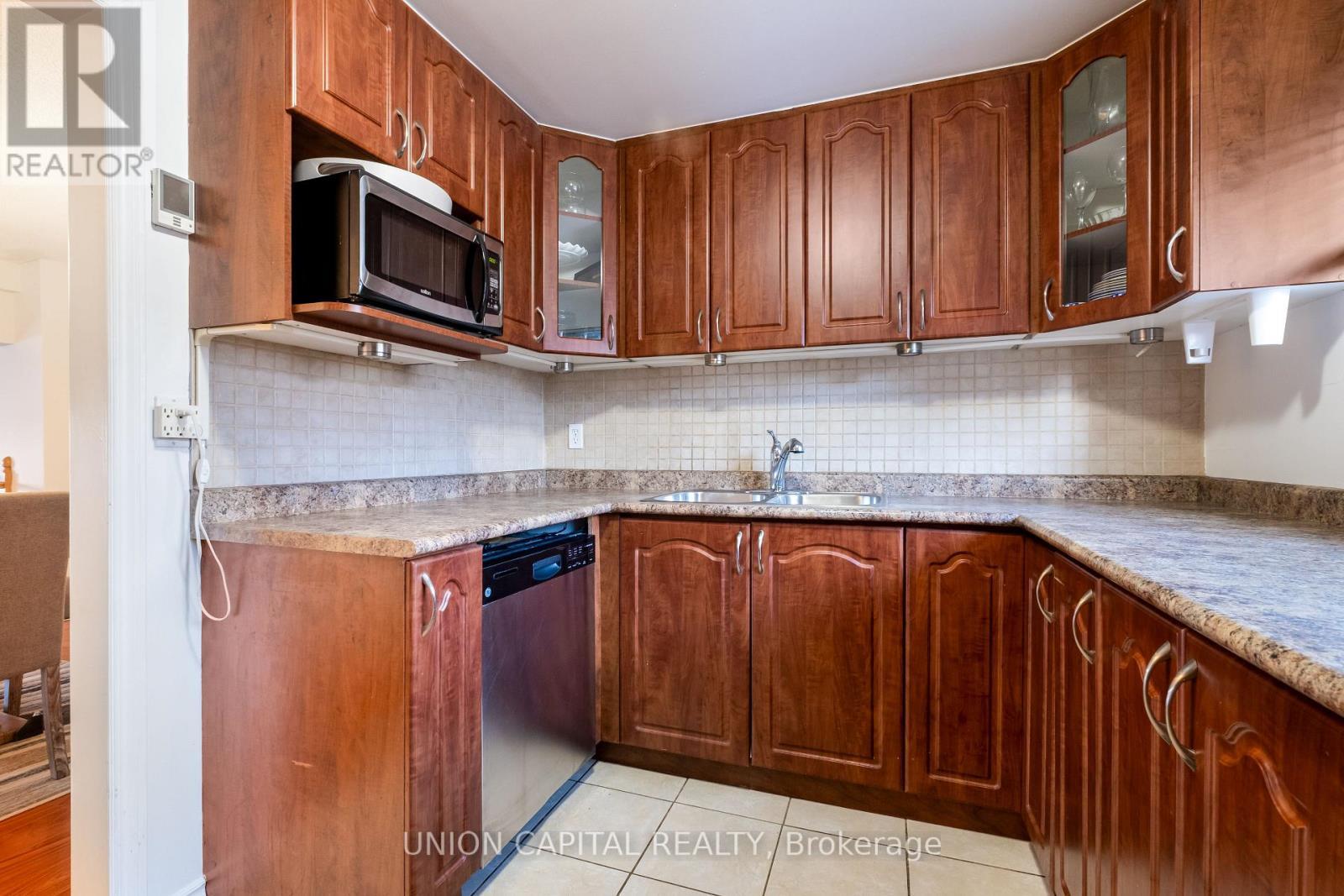 9 Briar Path, Brampton, ON - Indoor Photo Showing Kitchen