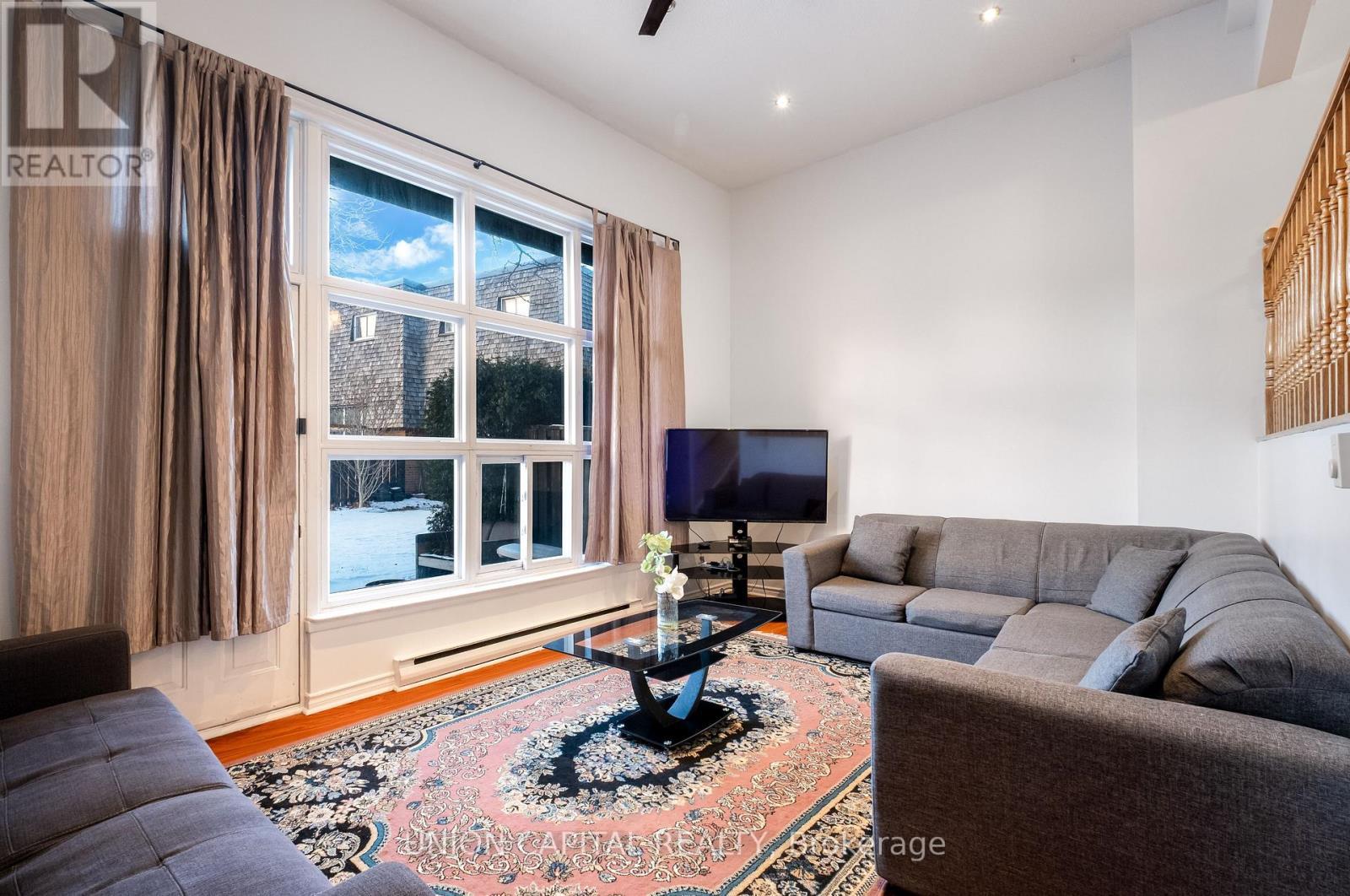 9 Briar Path, Brampton, ON - Indoor Photo Showing Living Room