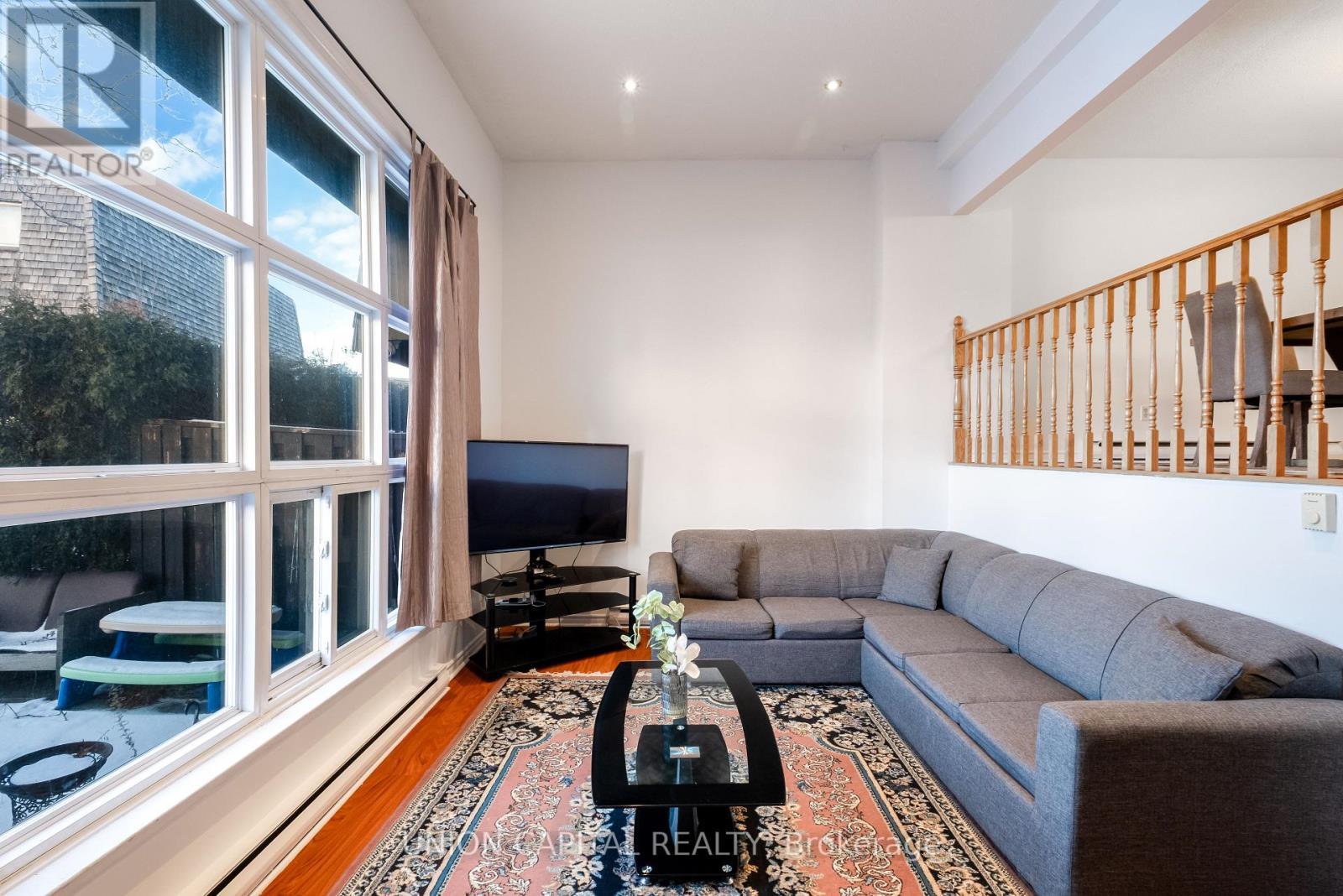 9 Briar Path, Brampton, ON - Indoor Photo Showing Living Room