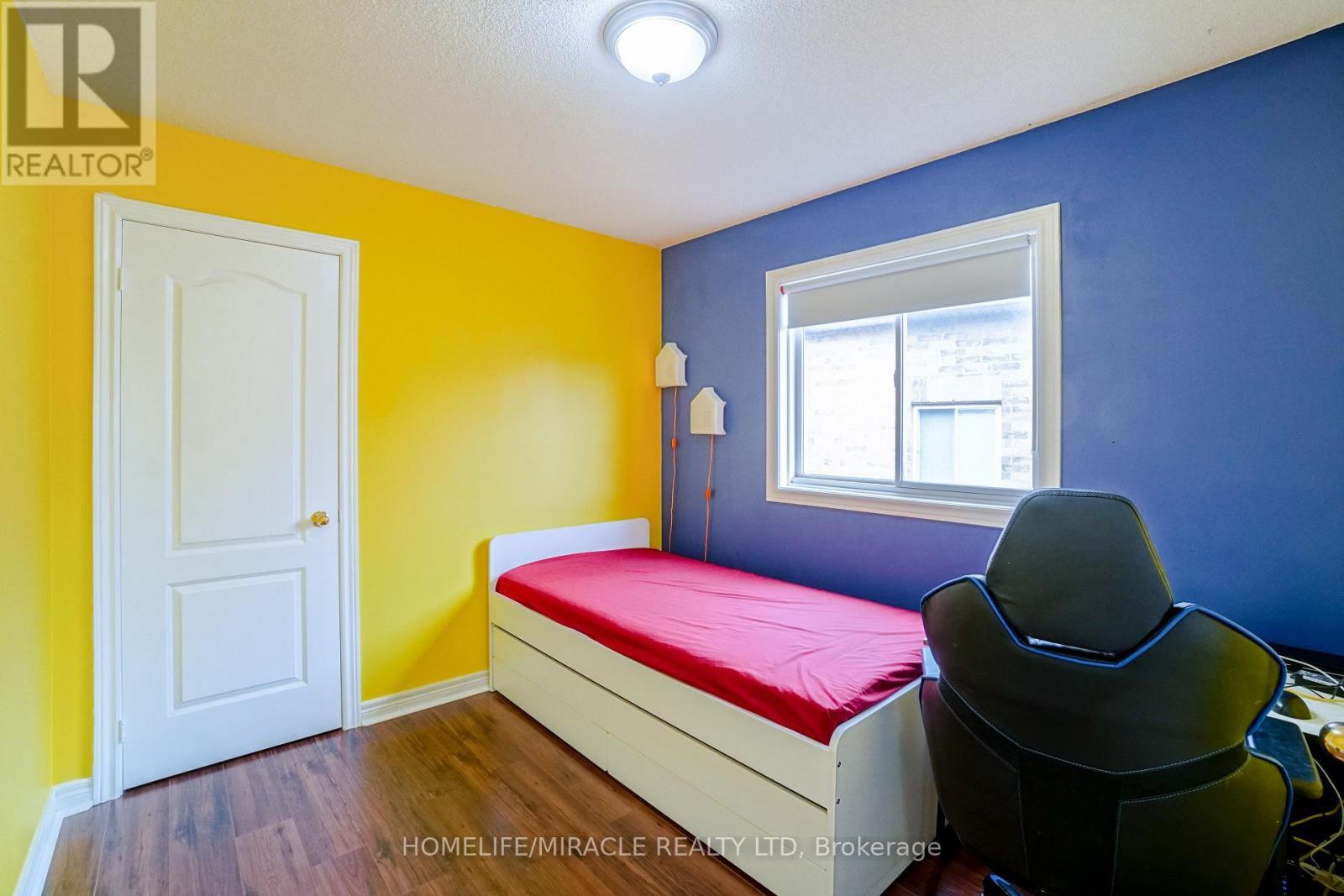 824 Khan Crescent, Mississauga, ON - Indoor Photo Showing Bedroom