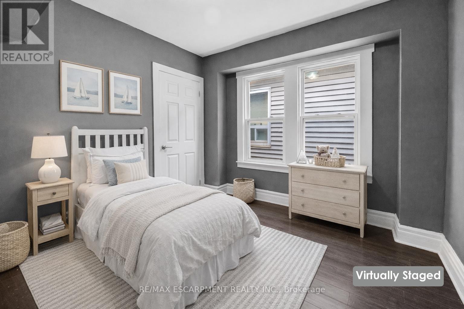 49 Allan Avenue, Hamilton, ON - Indoor Photo Showing Bedroom
