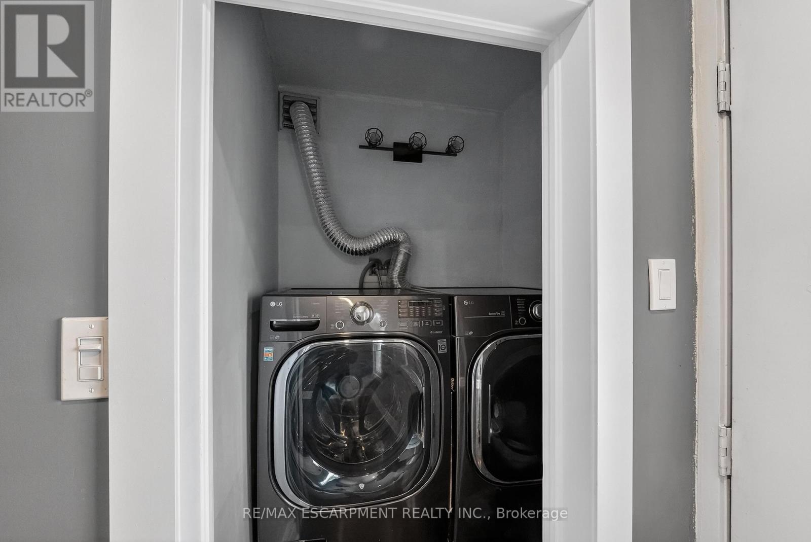 49 Allan Avenue, Hamilton, ON - Indoor Photo Showing Laundry Room