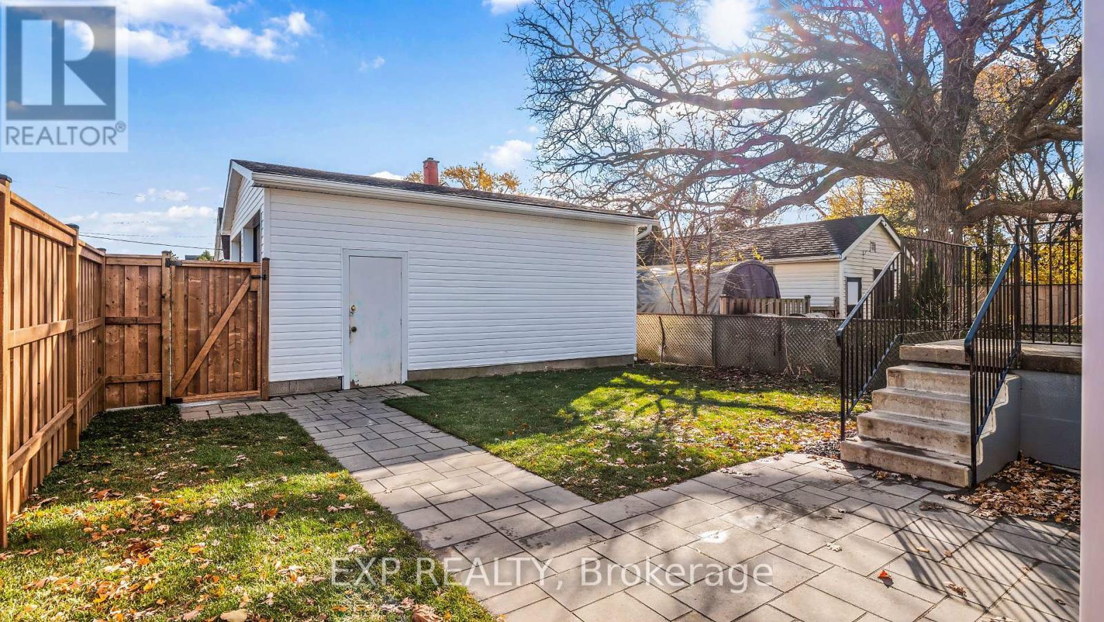 491 Upper Wentworth Street, Hamilton, ON - Outdoor