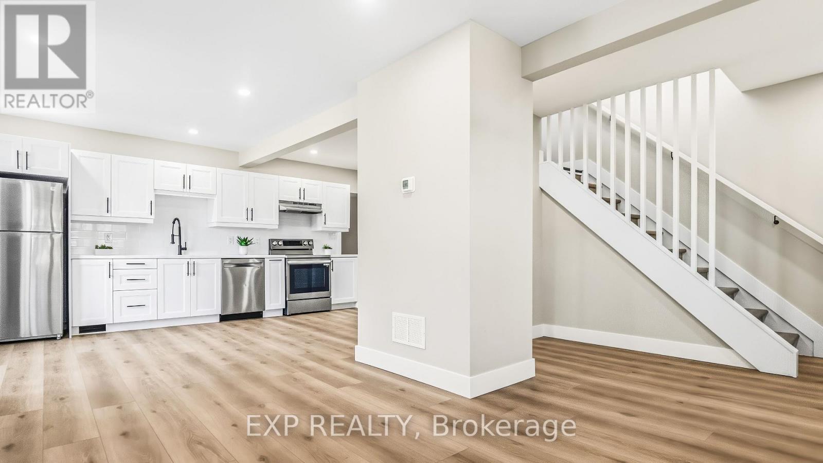 491 Upper Wentworth Street, Hamilton, ON - Indoor Photo Showing Kitchen