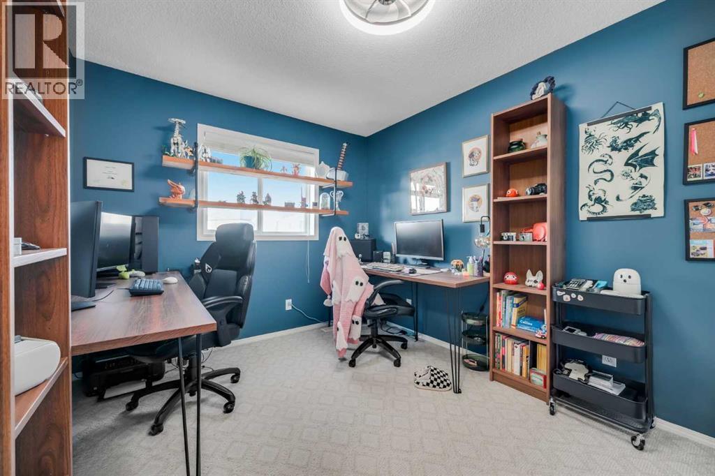165 Everstone Drive Sw, Calgary, AB - Indoor Photo Showing Office