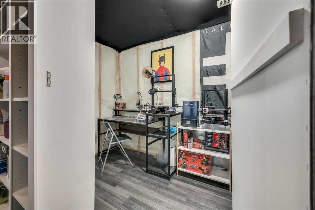 165 Everstone Drive Sw, Calgary, AB - Indoor