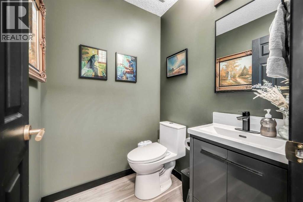 165 Everstone Drive Sw, Calgary, AB - Indoor Photo Showing Bathroom