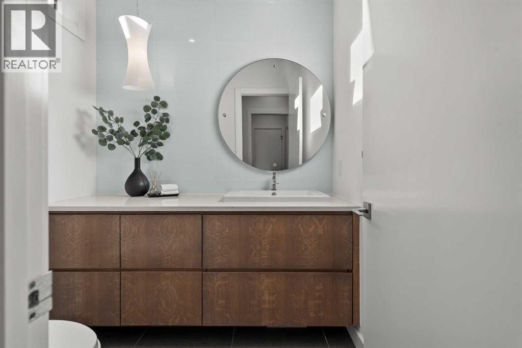 3216 5 Street Nw, Calgary, AB - Indoor Photo Showing Bathroom