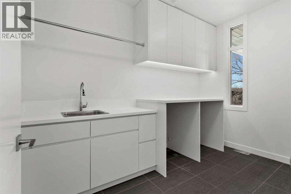 3216 5 Street Nw, Calgary, AB - Indoor Photo Showing Other Room