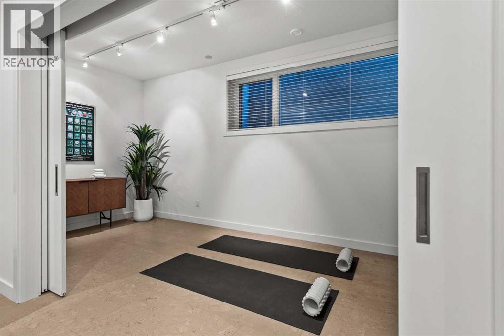 3216 5 Street Nw, Calgary, AB - Indoor Photo Showing Other Room