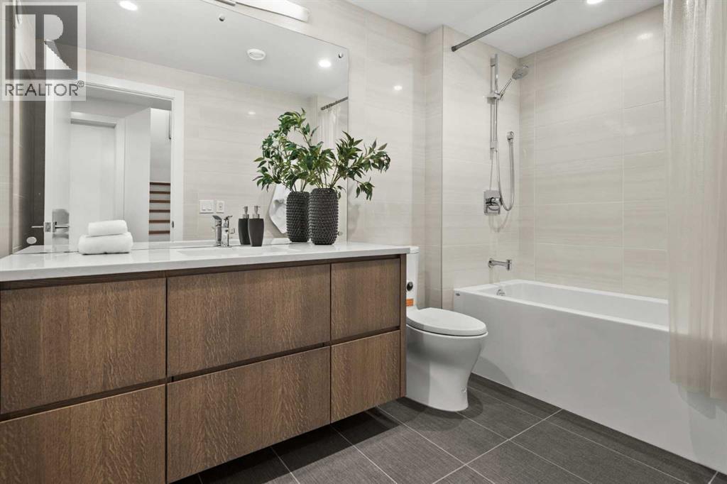 3216 5 Street Nw, Calgary, AB - Indoor Photo Showing Bathroom