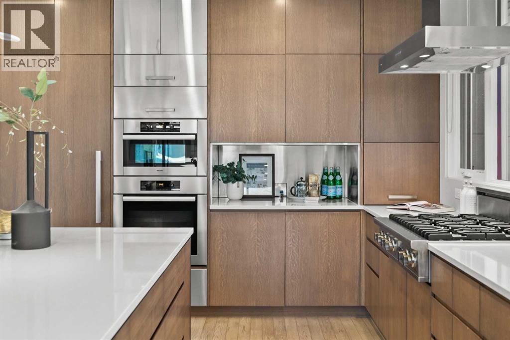 3216 5 Street Nw, Calgary, AB - Indoor Photo Showing Kitchen With Upgraded Kitchen