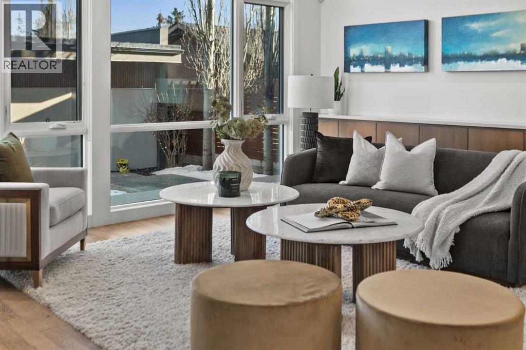 3216 5 Street Nw, Calgary, AB - Indoor Photo Showing Living Room
