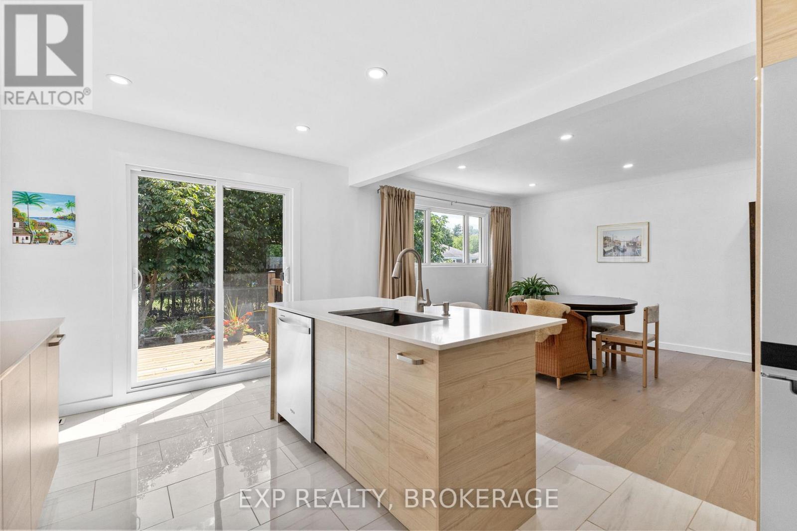 1502 Farnsworth Avenue, Ottawa, ON - Indoor