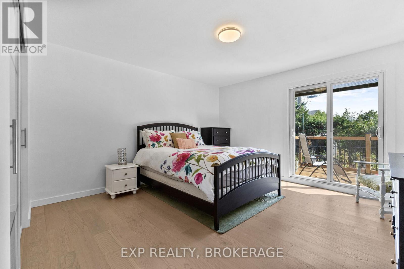 1502 Farnsworth Avenue, Ottawa, ON - Indoor Photo Showing Bedroom