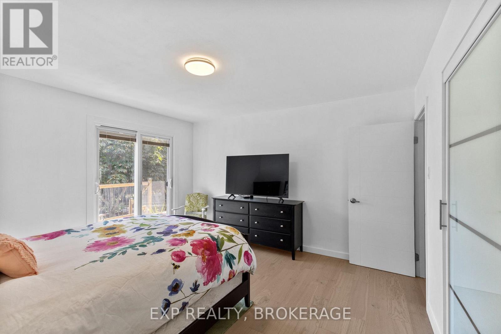 1502 Farnsworth Avenue, Ottawa, ON - Indoor Photo Showing Bedroom