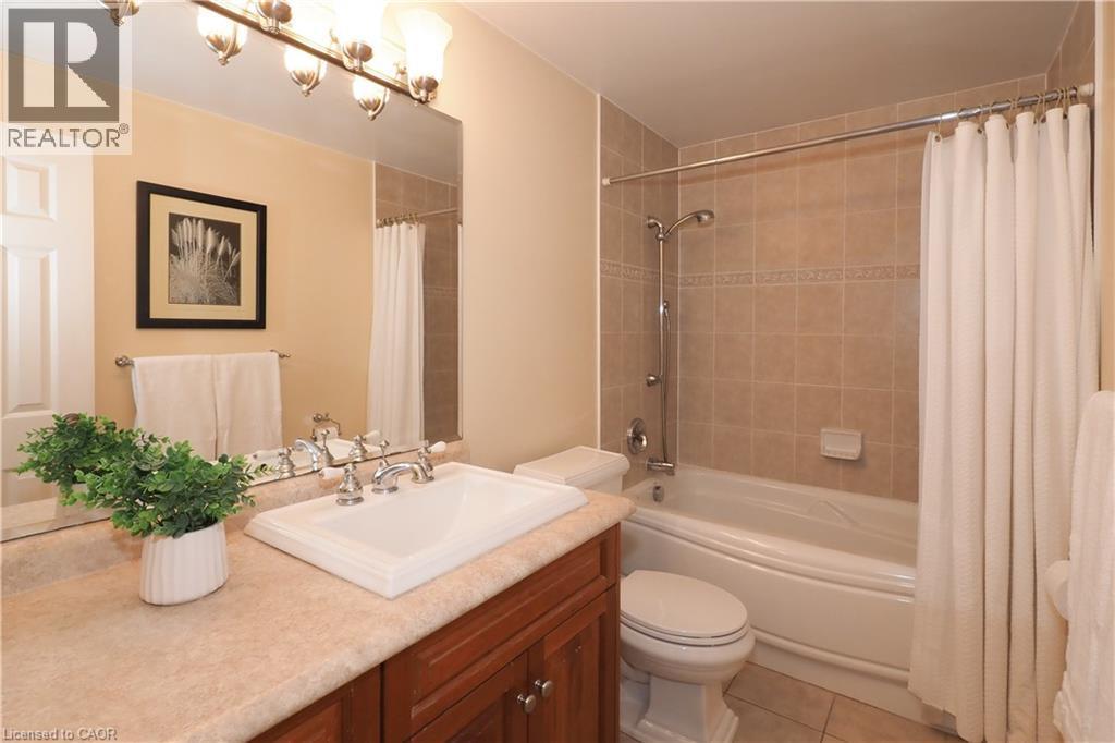 249 Murdock Avenue, Waterloo, ON - Indoor Photo Showing Bathroom