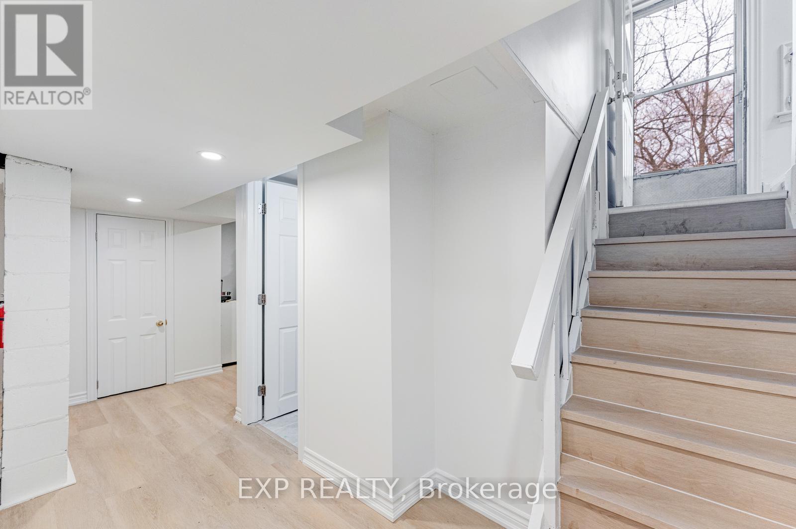 16 Ainslie Avenue, Hamilton, ON - Indoor Photo Showing Other Room