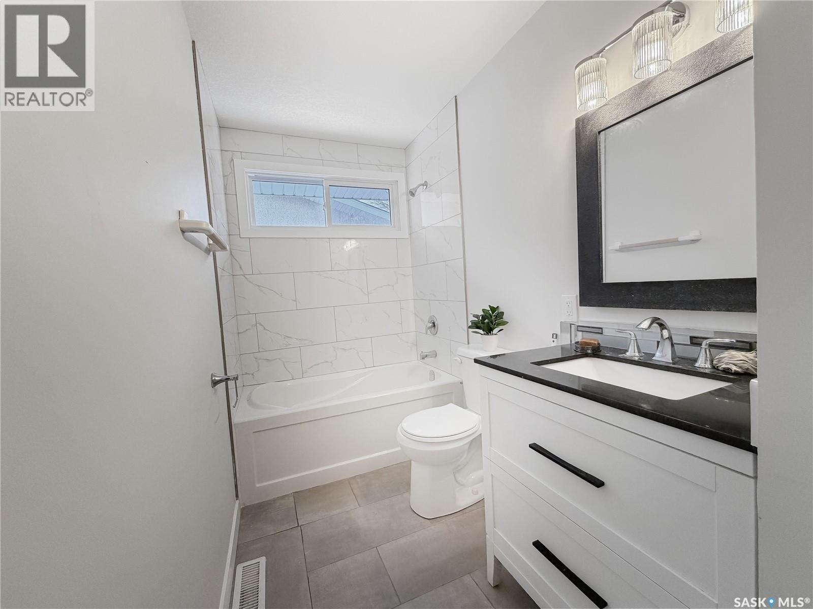 158 Bentley Drive, Regina, SK - Indoor Photo Showing Bathroom