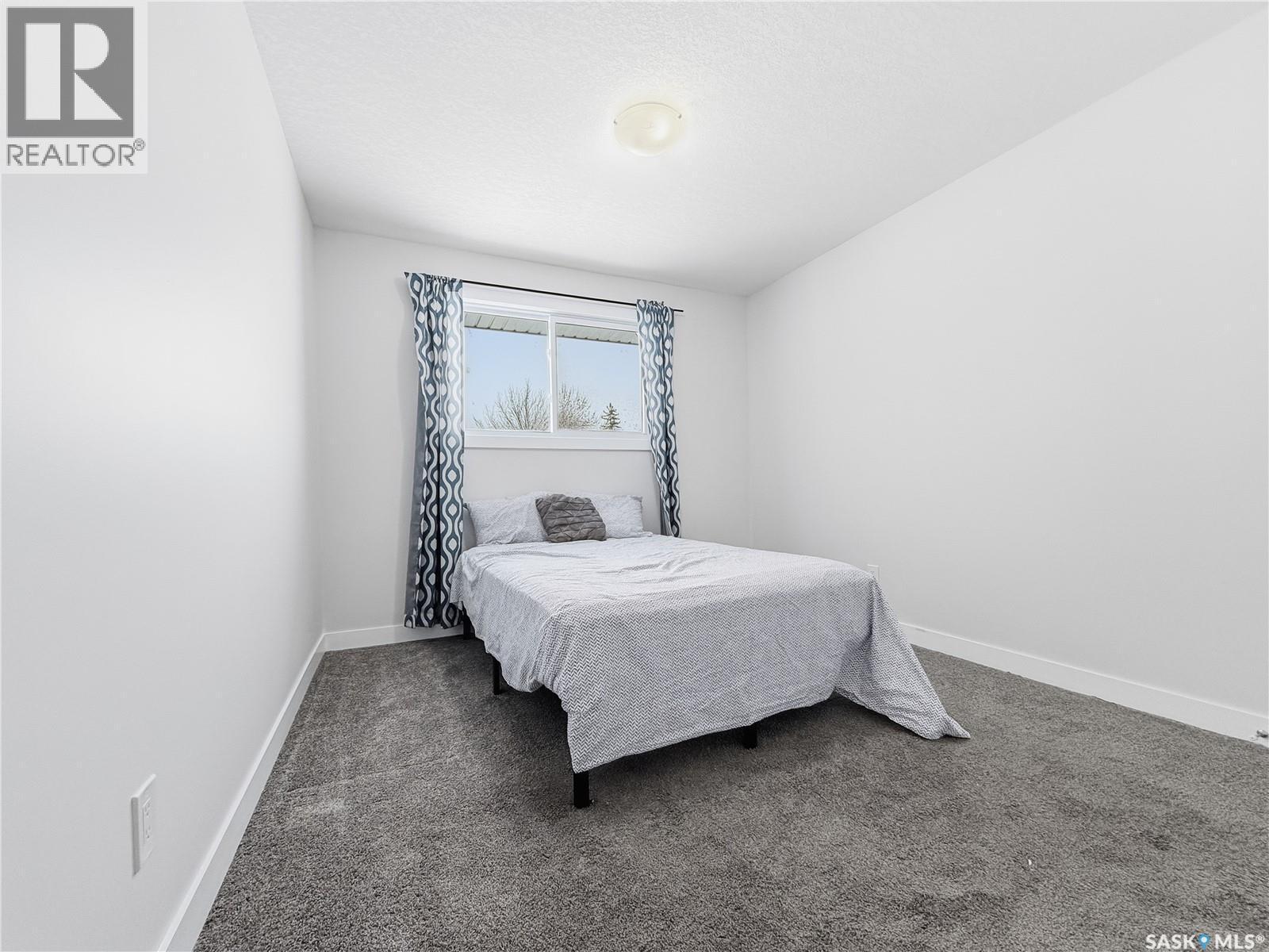 158 Bentley Drive, Regina, SK - Indoor Photo Showing Bedroom
