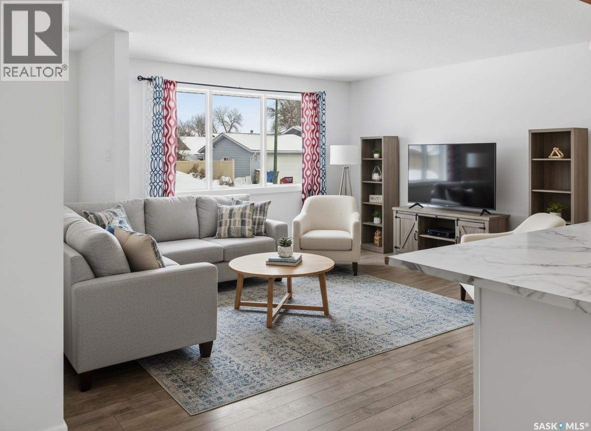 158 Bentley Drive, Regina, SK - Indoor Photo Showing Living Room