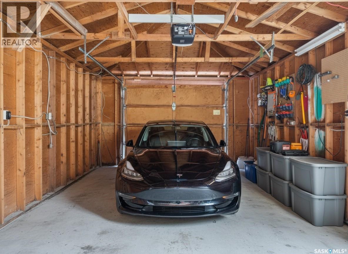 158 Bentley Drive, Regina, SK - Indoor Photo Showing Garage