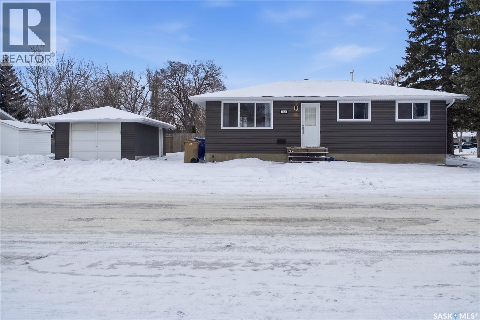 158 Bentley Drive, Regina, SK - Outdoor