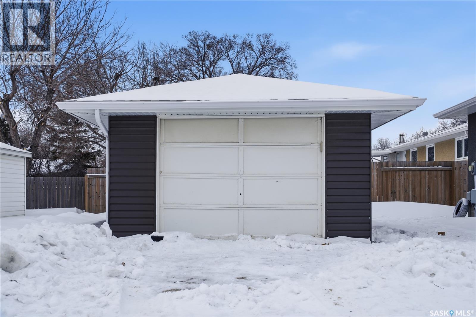 158 Bentley Drive, Regina, SK - Outdoor With Exterior