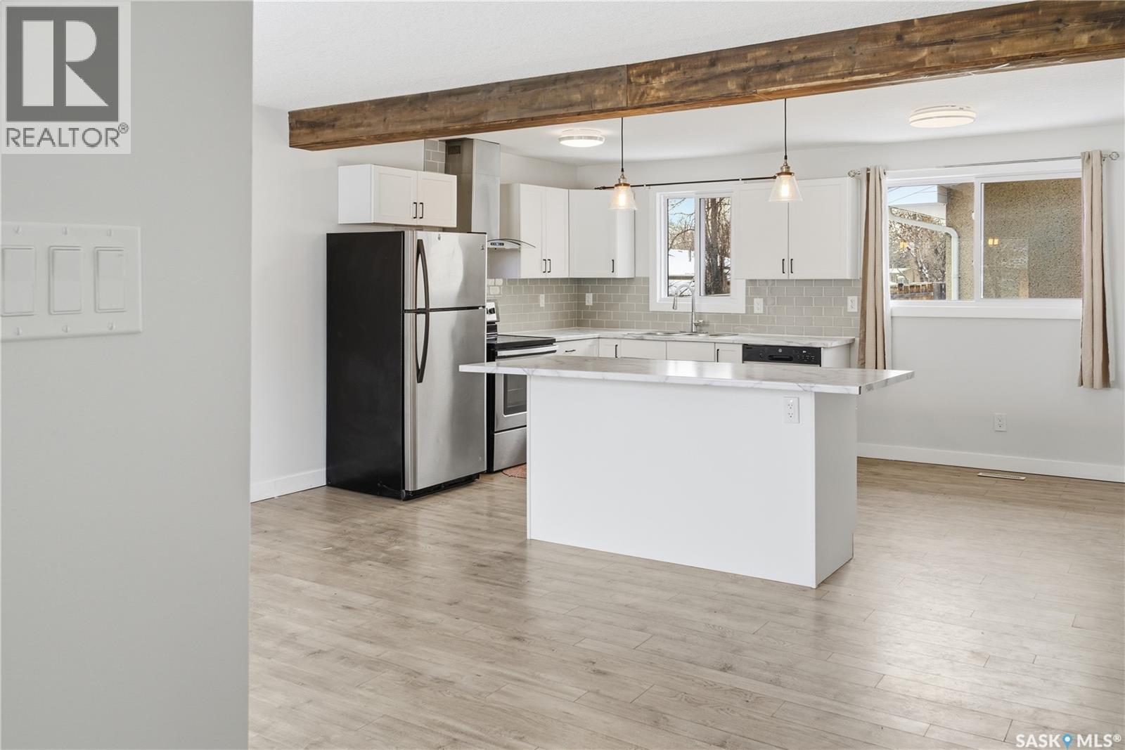158 Bentley Drive, Regina, SK - Indoor Photo Showing Kitchen With Stainless Steel Kitchen With Upgraded Kitchen